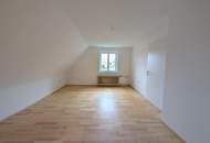 Liebevoll saniertes Einfamilienhaus in Ruhelage m. Doppelgarage - wartet auf Ihren Einzug