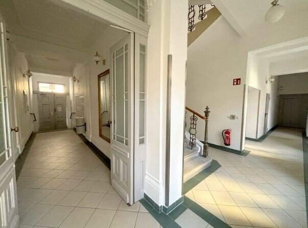 Singlewohnung! Dachgeschosswohnung Nähe U3 Kardinal Nagel Platz
