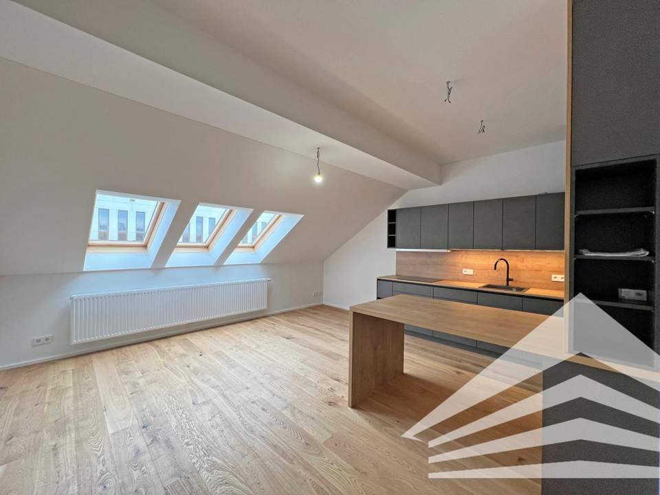 2 Zimmer DG-Wohnung! Erstbezug nach Generalsanierung!
