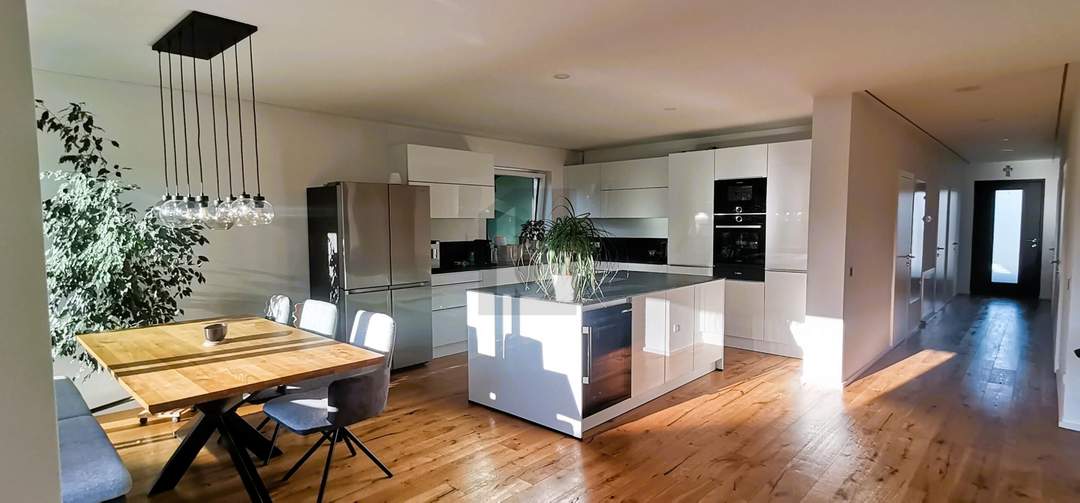 Preisreduktion! MODERNE KLASSIK - VOLLUNTERKELLERTER BUNGALOW MIT GARTEN