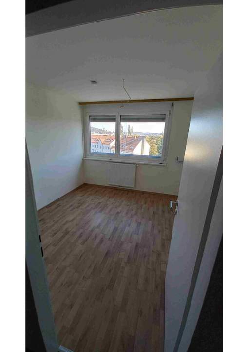 Großzügige 5-Zimmer-Wohnung mit Balkon in 8020 Graz!