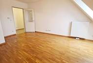 TOPGELEGENHEIT, Fernblick, 61 m2 Dachgeschoß mit 48 m2 Terrasse, Wohnküche, 1 Zimmer, Wannenbad, Parketten, Holbeingasse