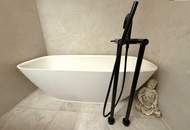 Zeitlose Eleganz trifft modernen Wohnkomfort – stilvoll sanierte 3,5-Zimmer-Altbauwohnung mit Designküche, zwei Außenflächen &amp; Toplage nahe dem Türkenschanzpark