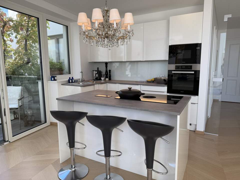 * 1010 // RUDOLFSPLATZ LIVING // Wunderschöne DG-Wohnung in Toplage//