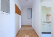 Sanierungsbedürftige 2-Zimmer-Wohnung in zentraler Lage mit Blick auf die Herz-Jesu-Kirche