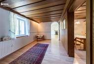 Platz trifft Potenzial – Wohnhaus mit Innenhof und Doppelgarage