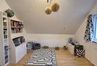 NEUJAHRSHIT! SCHÖNES FAMILIENHAUS IN SONNIGER LAGE MIT POOL UND GARAGE