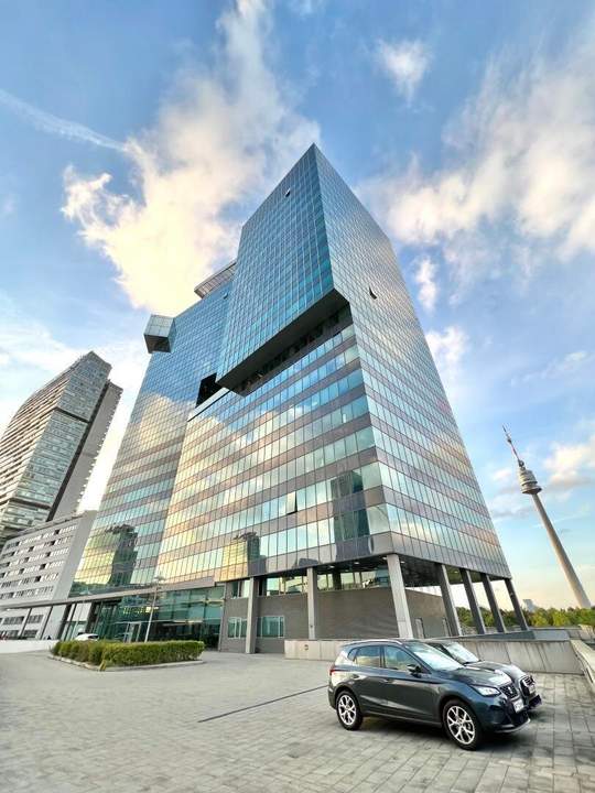 360 TOUR //GROSSRAUM-BÜRO IM SATURN TOWER