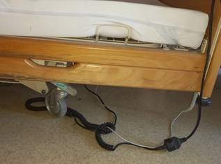 Pflege Bett Elektrisch , 300 €, Marktplatz-Beauty, Gesundheit & Wellness in 3442 Asparn Pflege Bett Elektrisch , 300 €, Marktplatz-Beauty, Gesundheit & Wellness in 3442 Asparn