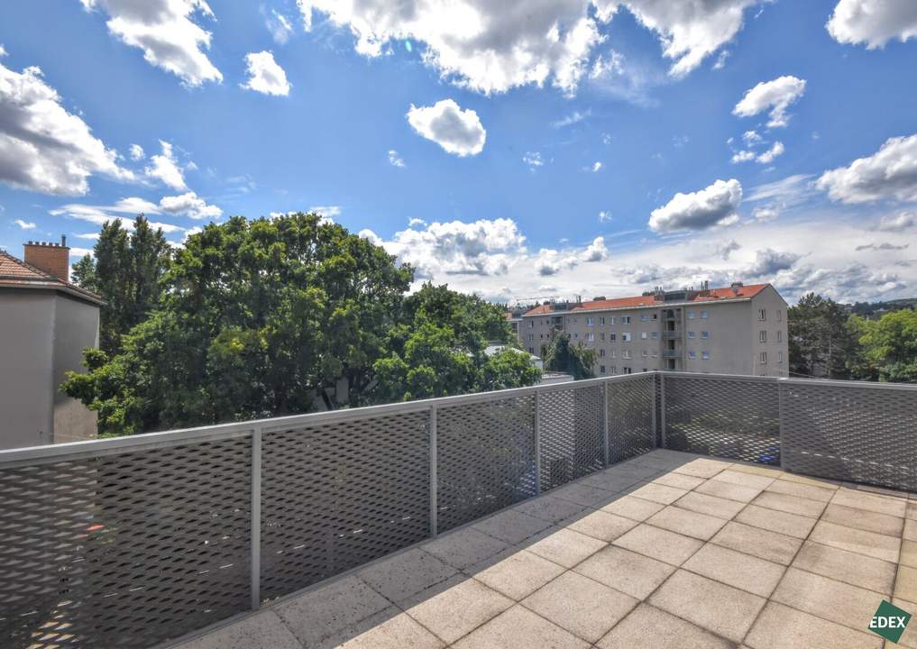 Helle 5-Zimmer-Wohnung mit Westbalkon, Klimaanlage und Tiefgarage