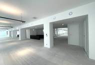 Beeindruckendes, neu saniertes Open Space Büro mit Balkon direkt auf der Mariahilferstraße zu mieten