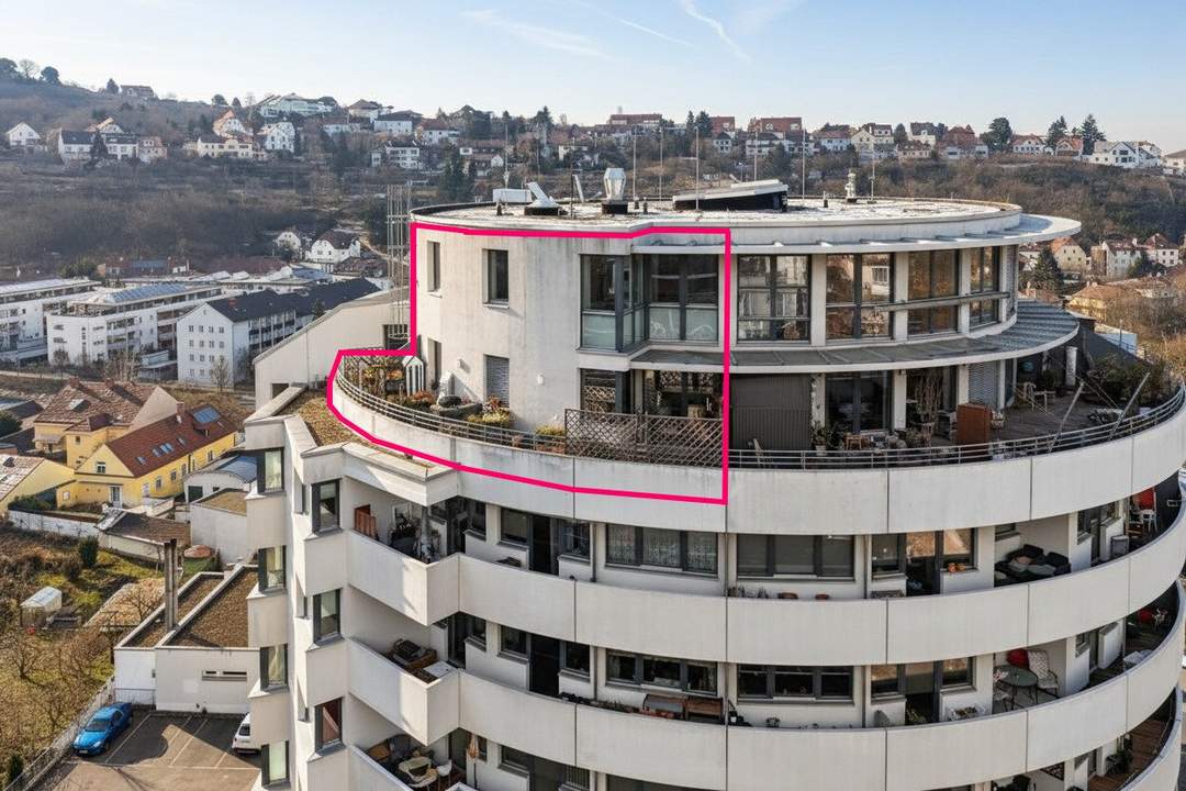 Atemberaubende Dachterrassenwohnung mit Kremstal-Blick im spektakulären "Punkthaus" - fußläufig in die Altstadt