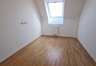 WASAGASSE, FERNBLICK, sonniges 92 m2 Dachgeschoß mit 6 m2 Balkon, 3 Zimmer, Wohnküche, 2 Bäder, Parketten, Hofruhelage