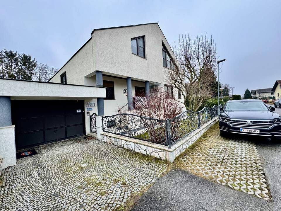 MODERNES EINFAMILIENHAUS MIT SWIMMING POOL IN DER NÄHE VOM BAHNHOF GERASDORF BEI WIEN