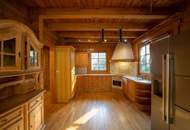 Ein Zuhause zum Wohlfühlen: Großzügiges Holzblockhaus mit Garten und moderner Haustechnik