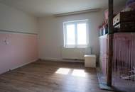 Bauernhaus mit Nebengebäude und Feldern in Durchham