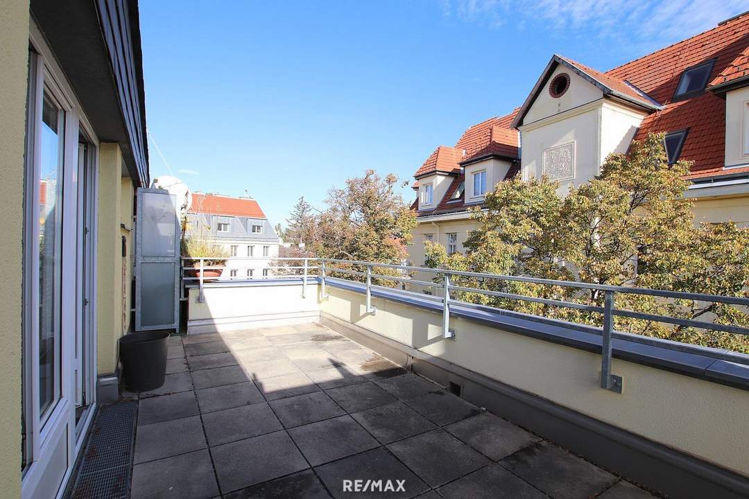 Lichtdurchflutete Garconniere mit großer Terrasse in Unter St. Veit.