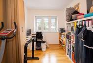 Hochwertige 3-Zimmer-Wohnung mit Tischlerküche, 160 m² Eigengarten, Terrasse und Garage in ruhiger, grüner Lage!