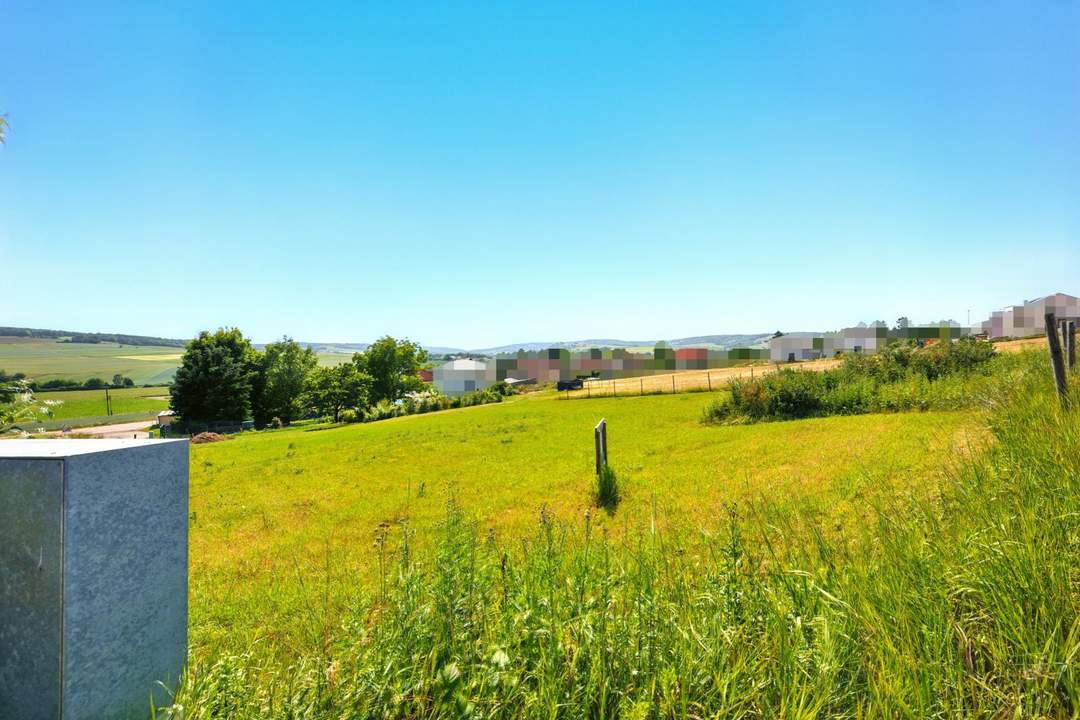 HERRLICHER RUNDUM AUSBLICK AUF DIE LANDSCHAFT - Baugrundstück ohne Bauzwang - Sehr gute Verkehrsinfrastruktur nach Wien!