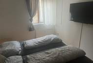 Modernes Wohnen im Holzhaus! Möblierte 3 Raumwohnung mit Balkon &amp; Carport!