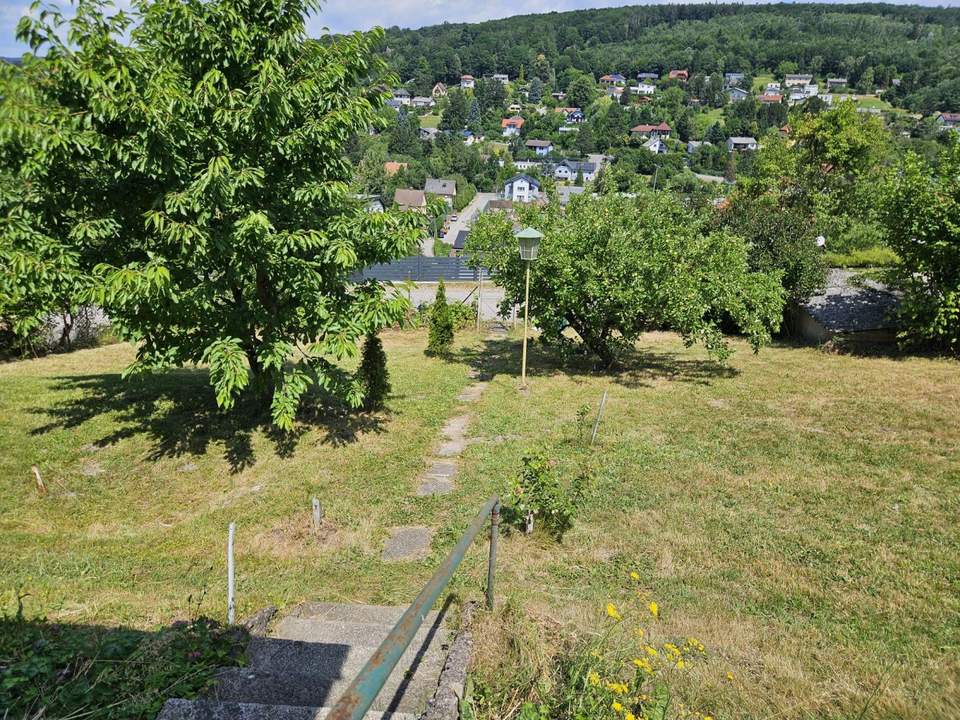 SCHÖNE AUSSICHTSLAGE MIT ALTBESTAND