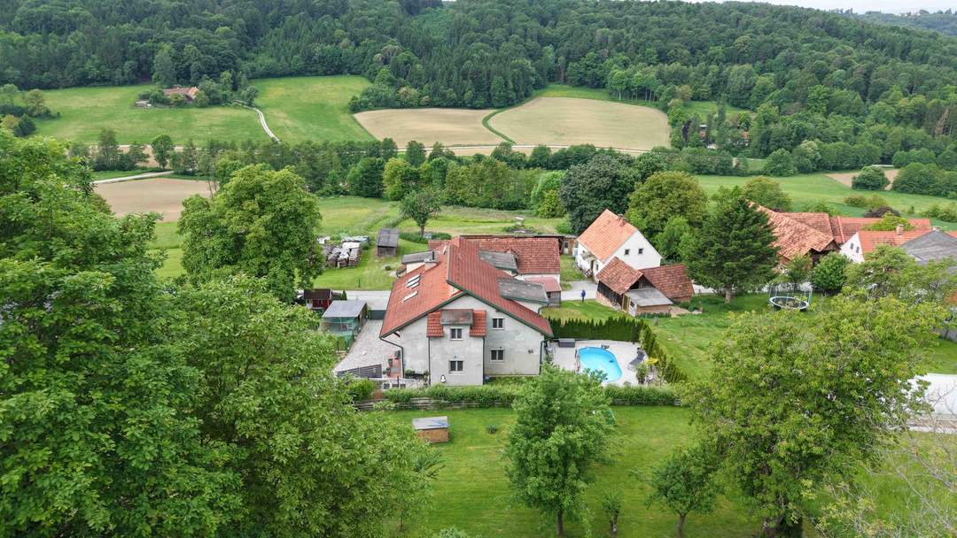 Haus mit Pool &amp; Kleinlandwirtschaft inkl. Bauland, Freiland &amp; Wald in idyllischer Lage!
