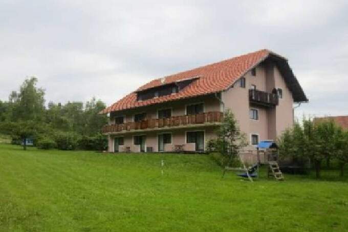 Apartmenthaus mit 8 Eigentumswohnungen sowie eine Großwohnung und Gewerbetrakt in sehr ruhiger Grünlage, Gewerbeobjekt-kauf, 537.600,€, 8463 Leibnitz