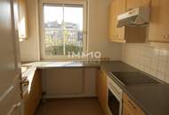 **Ab sofort** Sonnige 3-Zimmer Wohnung mit Dachterrasse in der Volksfeststrasse 34 - Top 13