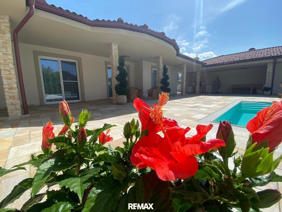 Ultimativer Luxus im Mediterranen Stil: Sensationeller Bungalow mit Pool in Exklusiver Ausstattung und Top Ruhelage, hier erfüllt sich Jeder Wohntraum