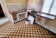 Noch keine Schönheit – aber viel Potenzial! Raumwunder - Selbst Gestalten! Sanierungsbedürftige Altbauwohnung! U-Bahn ums Eck + Traumhaft renoviertes Altbauhaus + Optimalste Infrastruktur und Anbindung!