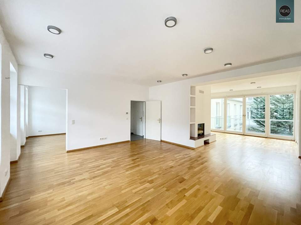 Provisionsfrei: Wunderschönes Apartment mit ruhiger Balkon-Terrasse bei der Orangerie Schönbrunn!