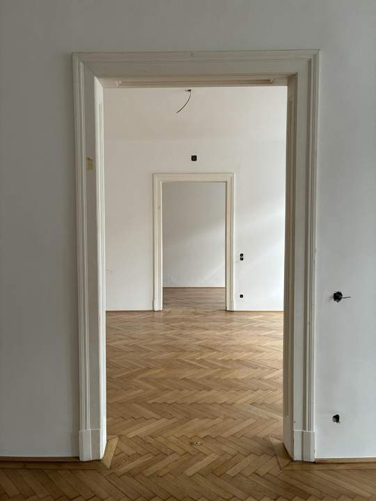 RARITÄT: NEU-SANIERTE 6-Zimmer Altbauwohnung in direkter U1-Nähe - ERSTBEZUG!!