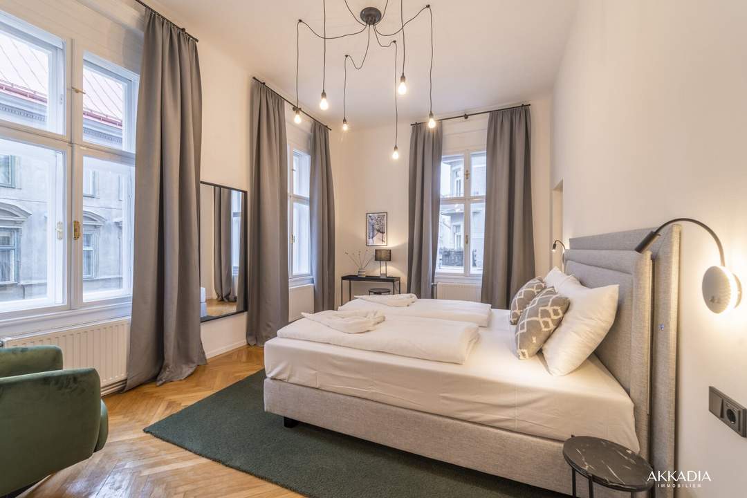 Neue Altbauwohnung mit Balkon und Garagenplatz in saniertem Biedermeierhaus