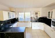 Geräumige, moderne 4-Zimmer-Wohnung mit zwei Bädern und großer Küche im Zentrum von Laxenburg