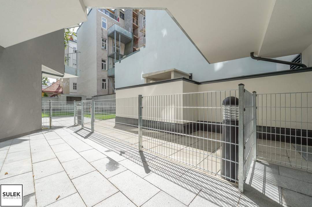 Ab März 2027 verfügbar ~ moderne 3 Zimmer Neubauwohnung mit Innenhof-Terrasse in beliebter Lage ~ Kaiserstraße U6 nähe!