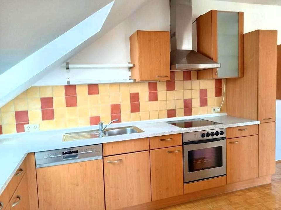 Schöne Dachgeschosswohnung mit Gartennutzung für ruhesuchende Mieter - PROVISIONSFREI