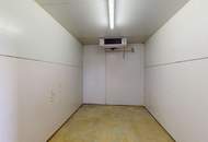 Lager mit großem Einfahrtstor