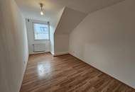 Sofortbezug: Sonnige DG Wohnung