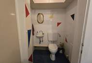 Haus mit zwei Wohneinheiten und Gartenidylle