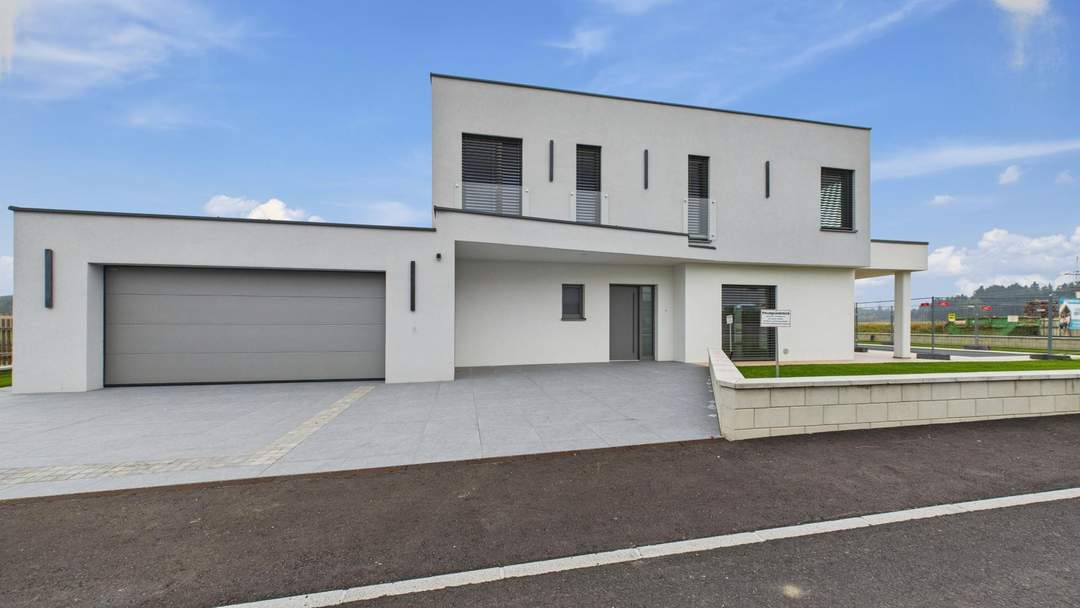 Erstbezug Luxus Villa in ruhiger Lage