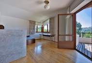 Exklusivität und Privatsphäre pur auf 2.610 m2 Grundfläche! Von der Terrasse in den Schwimmteich.