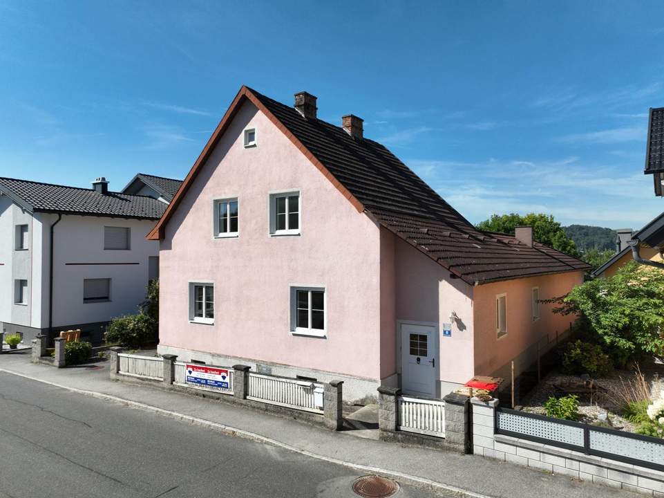Ein-/Mehrfamilienhaus mit gepflegtem Garten
