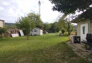 Mehrfamilienhaus mit Gewerbegrundstück