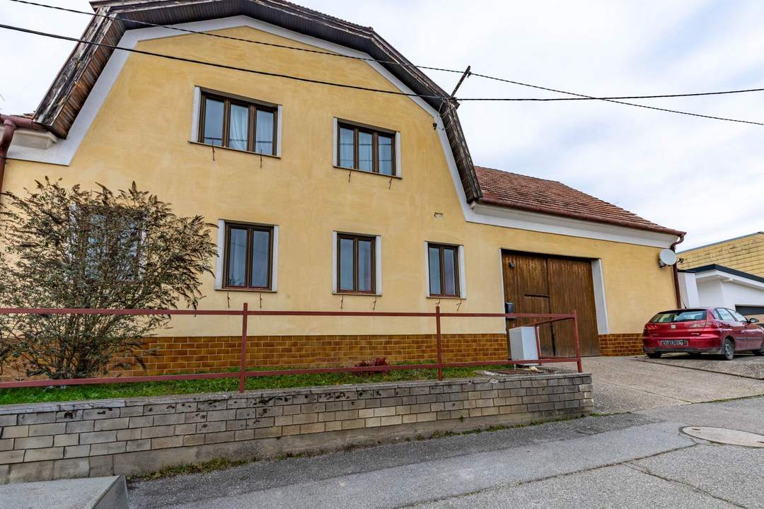 Landwirtschaftliches Anwesen mit 12.210 m² Grund und Weingarten im Weinviertel – Ideal für Pferdehaltung