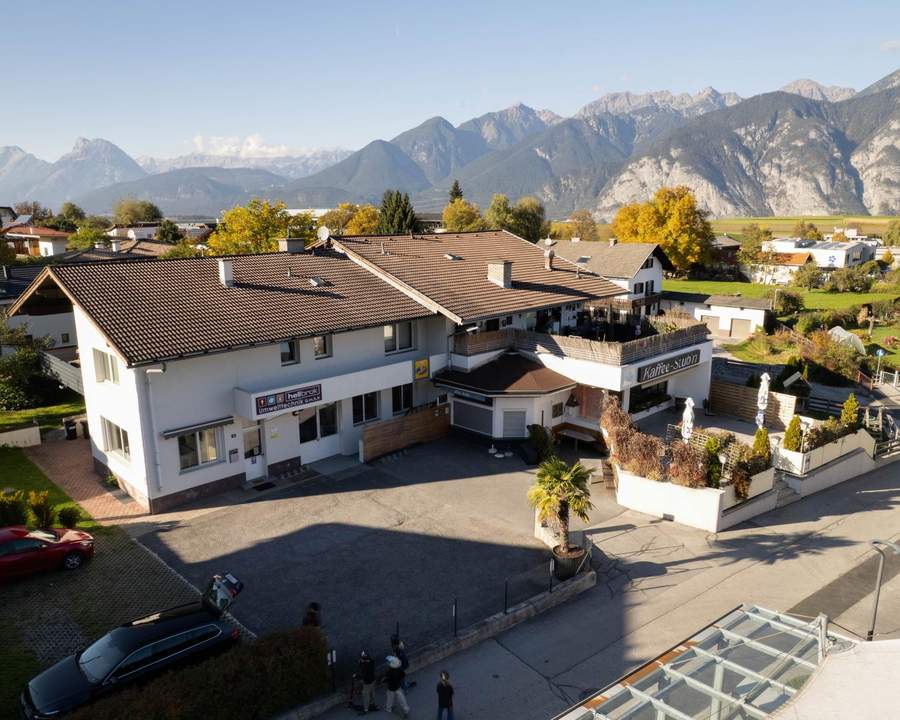 Liegenschaft mit Wohnungen- und Gewerbeeinheiten