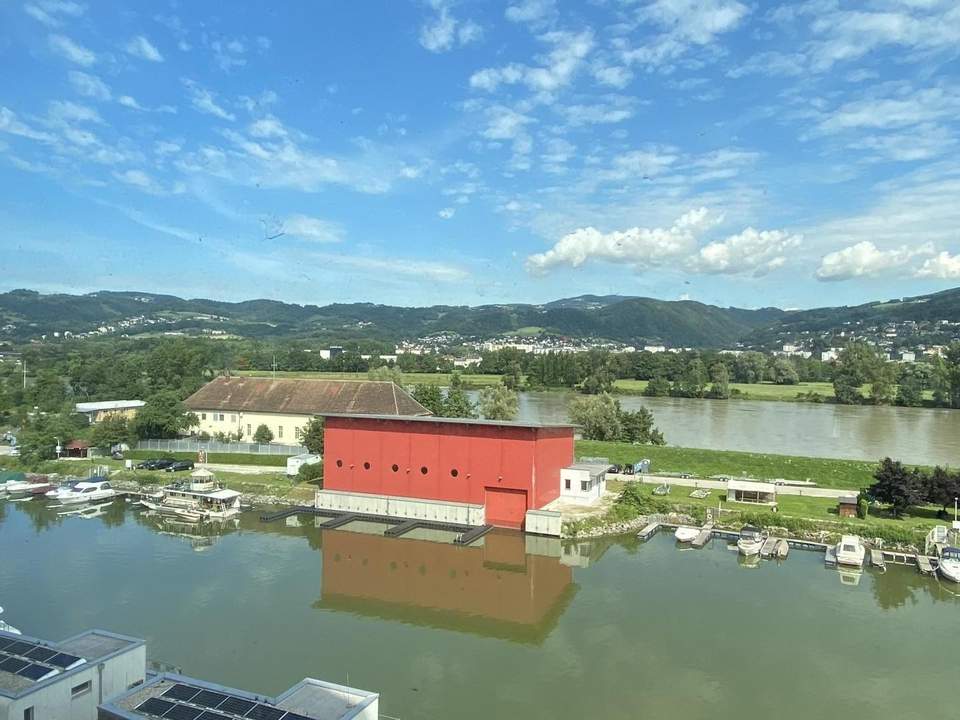 Sie haben den Überblick! Top Wohnung mit Donaublick und großen Balkon!