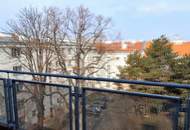 Preisreduktion! HELLER DACHGESCHOSSHIT MIT BALKON IN RUHIGER LAGE