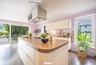Naturidyll trifft Design - außergewöhnliche Villa mit Raum, Licht und Naturpool