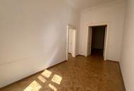 UNBEFRISTET - Repräsentative 9-Zimmer Altbauwohnung mit Balkon und Blick auf das Rathaus – ca. 293 m² in bester Innenstadtlage - auch ideal als Büronutzung