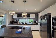 MODERNES LUXUSHAUS MIT GOLFPLATZBLICK & GROßZÜGIGEM WOHNKONZEPT